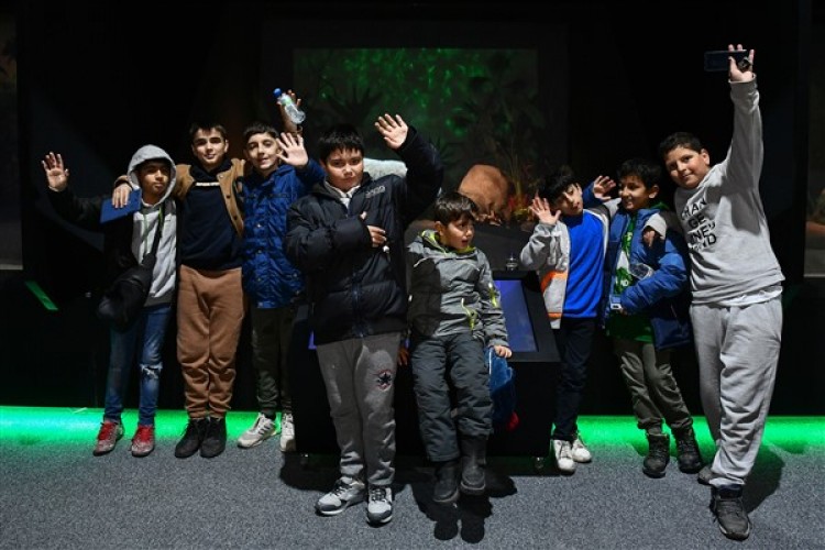 Ankara Büyükşehir Belediyesi depremzede vatandaşları Dijital Hayvanat Bahçesi'nde ağırladı