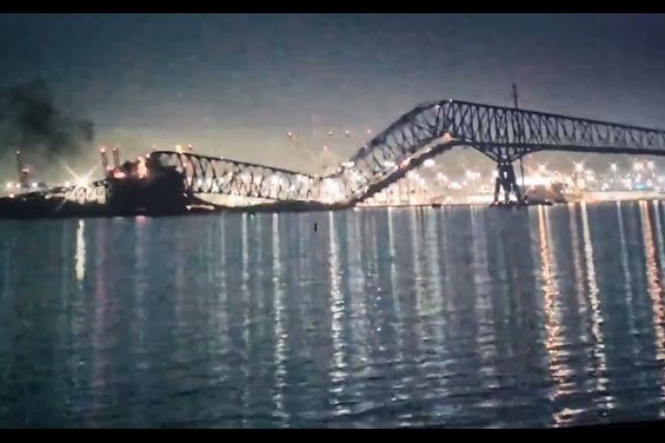 Baltimore köprüsü gemi çarpması sonucu çöktü