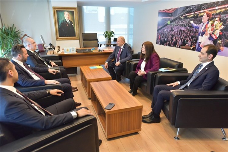 Siyasi partilerden İYİ Parti Genel Merkezi'ne bayram ziyareti