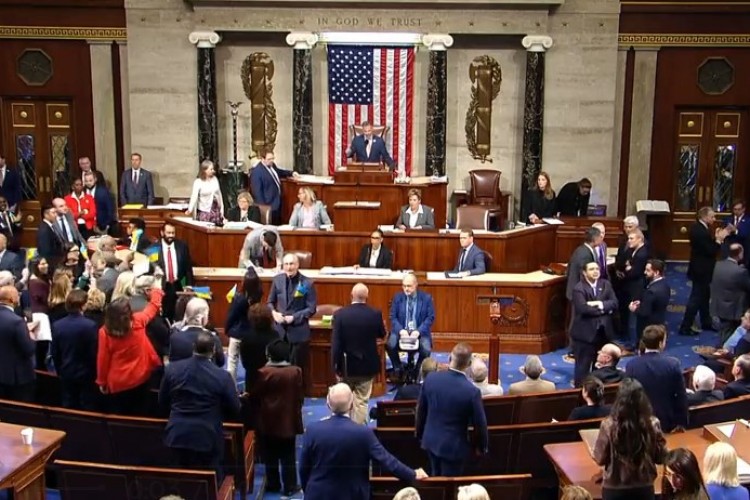 ABD Temsilciler Meclisi'nde Ukrayna bayraklarının dalgalanması öfkeye yol açtı