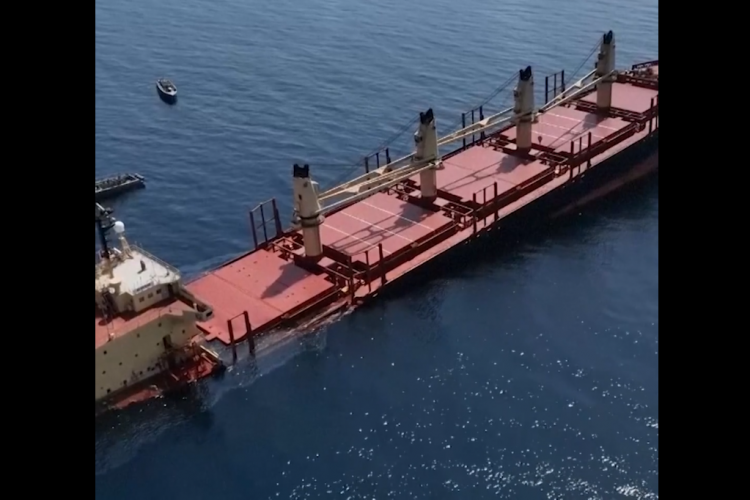 Husi isyancıların saldırısına uğrayan Rubymar adlı gemi Kızıldeniz'de battı