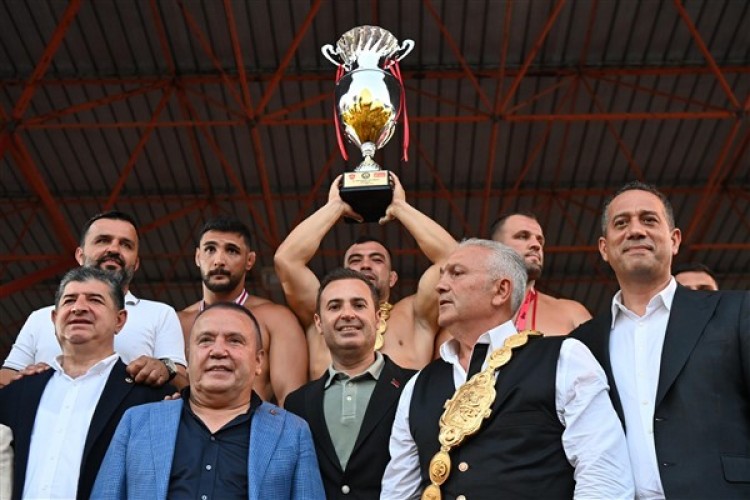 Başkan Akın, Tarihi Kırkpınar Güreşleri'nin final maçını izledi