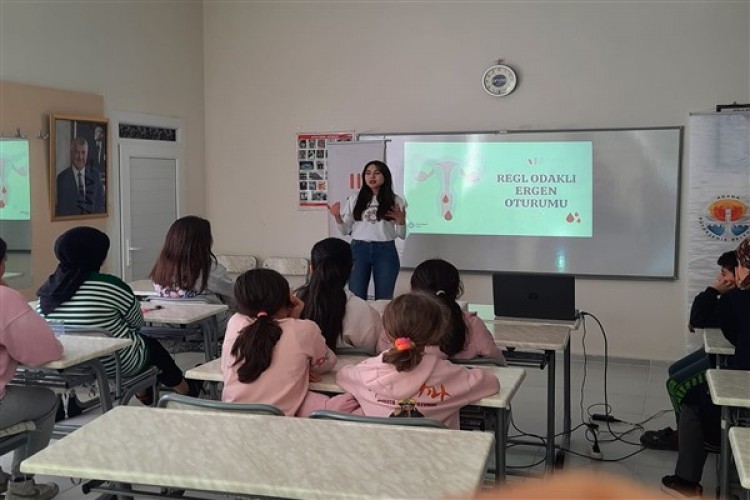Adana'da 'Regl Odaklı Ergen Oturumu' düzenlendi
