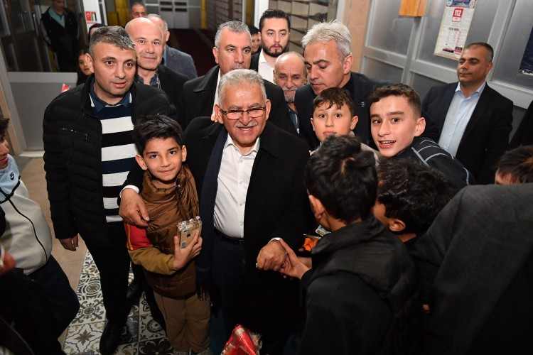 Başkan Büyükkılıç, Melikgazi ilçesinde vatandaşlarla buluştu