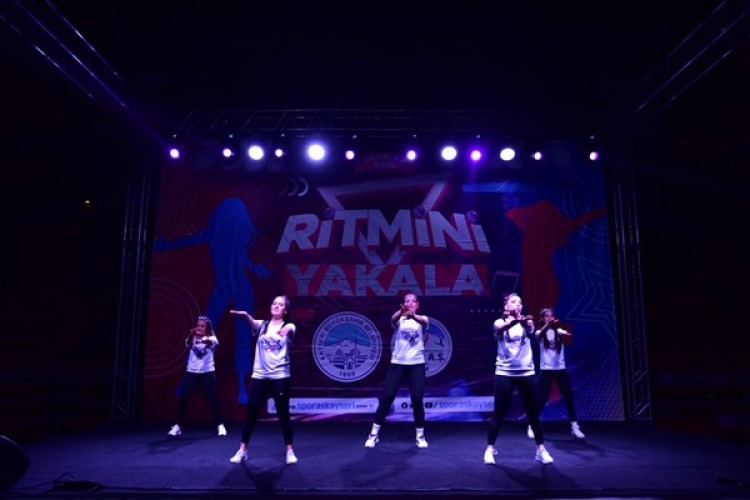 Kayseri Büyükşehir, bin kadın sporseverle "Ritmini Yakala" etkinliği düzenledi