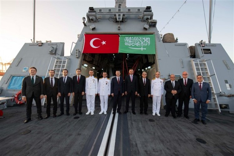 TCG Kınalıada'dan Cidde Limanı'na ziyaret
