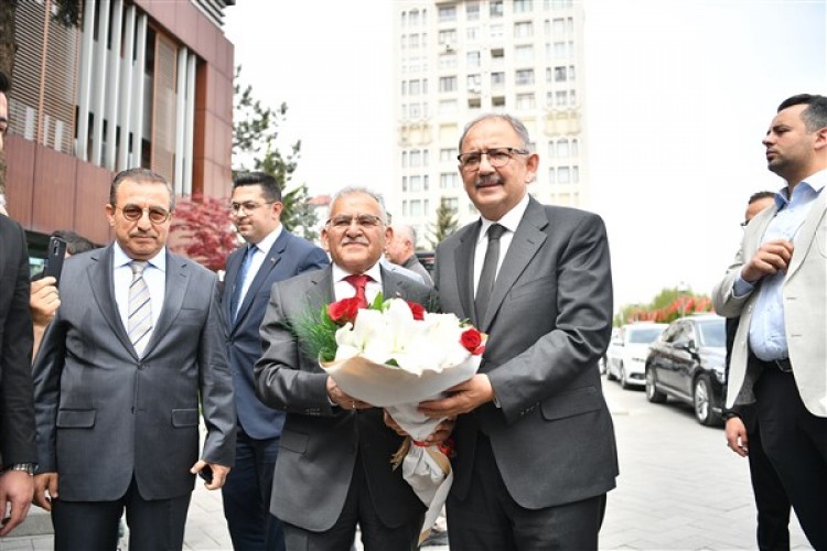 Bakan Özhaseki'den Başkan Büyükkılıç'a hayırlı olsun ziyareti