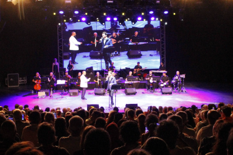 Bursa Festivali'nde Zeki Mürenli gece