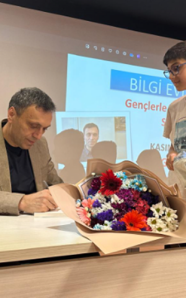 Gençlerle Baş Başa Sohbetleri'nin Mayıs ayı konuğu yazar Tiryaki oldu