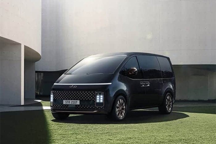 Hyundai Staria'nın hibrit modeli Türkiye'de satışa sunuldu