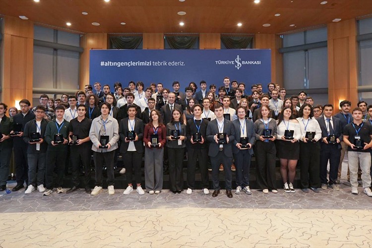 "Altın Gençler geleneğiyle 4 bine yakın genç ödüllendirildi"