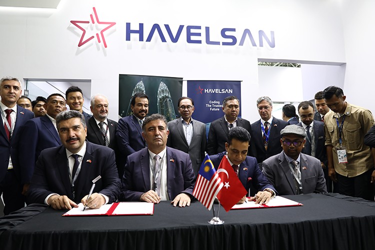 Malezya'da kara ve havadan sonra denizden ihracat çıkaracak