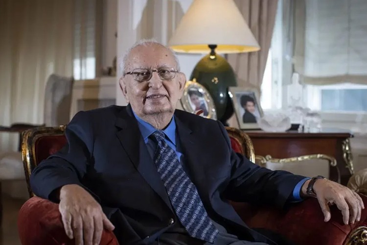 Hüsamettin Cindoruk hayatını kaybetti