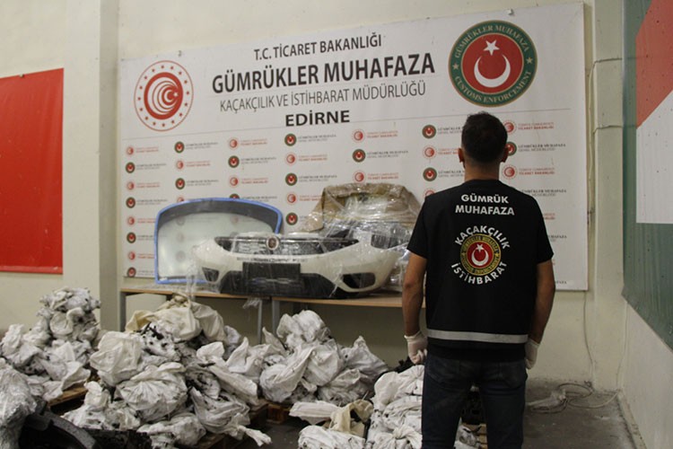 21,3 milyon liralık kaçak oto yedek parçasına el konuldu
