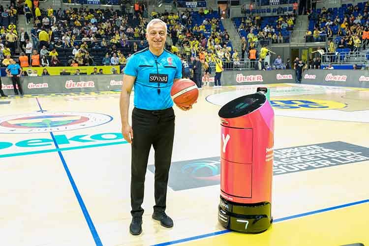 Yemeksepeti'nin Teslimat Robotu YEBO