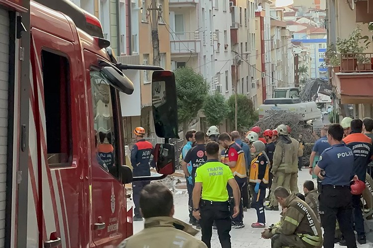 İstanbul'da 6 katlı otelde yangın