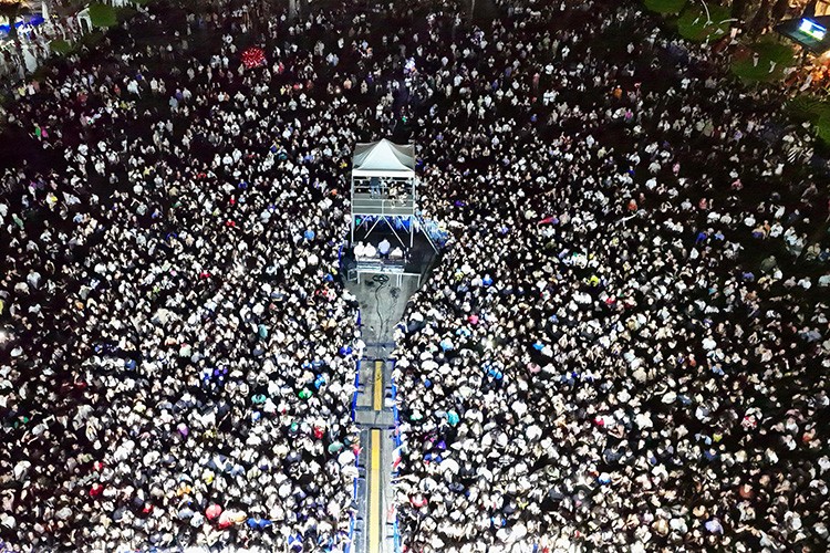 Adamlar'dan muhteşem konser