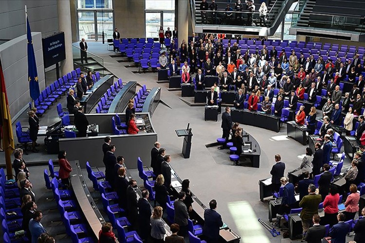 Almanya Federal Meclisi ilaç kıtlığına karşı yeni yasayı onayladı