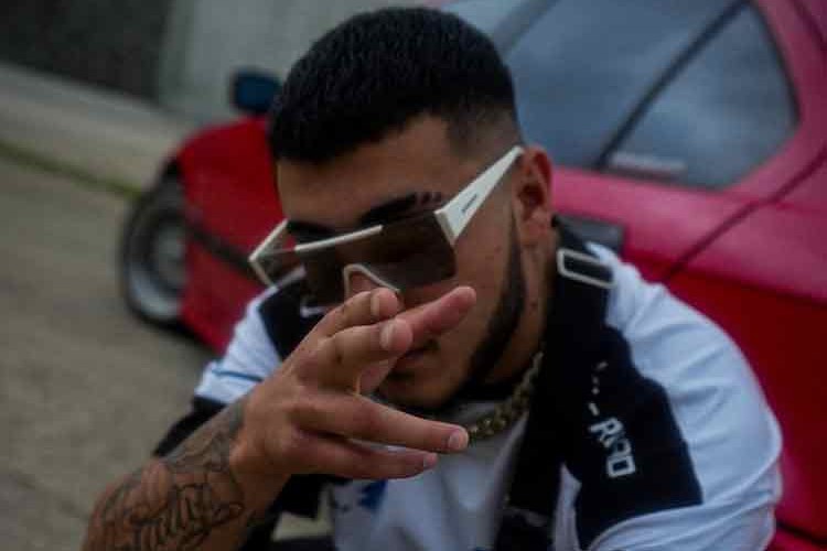 Yeni şarkısı "Dinamik" için gün sayıyor