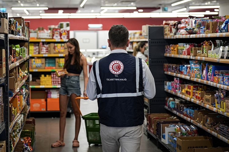 İzmir'de marketlerde fiyat denetimleri sürüyor