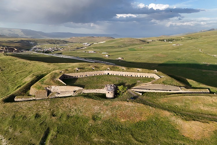 Erzurum'un asırlık tabyalarından "Sivişli" ihtişamını koruyor