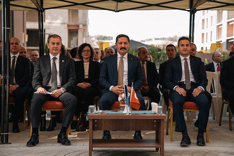 İş Bankası'ndan Hatay'a eğitim desteği