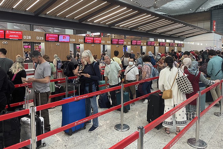 İstanbul Havalimanı'nda tatil yoğunluğu