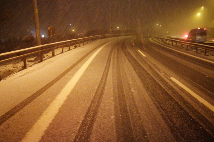 İBB EKİPLERİ 2921 İHBARA MÜDAHALE ETTİ