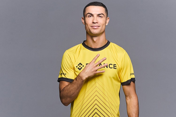 Ronaldo'nun efsanesinden parçaları toplaması için 'Forever Worldwide: The Road to Saudi Arabia' adlı NFT koleksiyonunu duyurdu