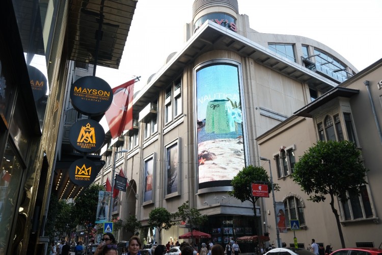 Nautica ve Vodafone ekipleri, 3D açıkhava reklamcılığıyla akıllı reklam teknolojilerini birleştirerek yeni bir çağ başlatıyor!