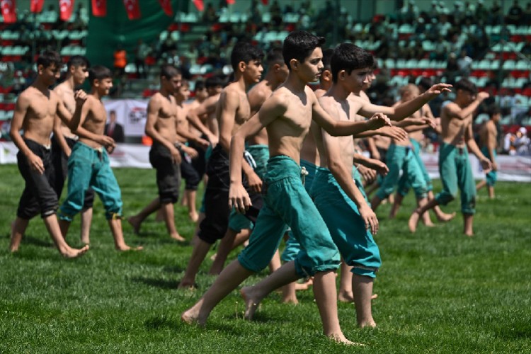 1. Taha Akgül Karakucak Güreşleri açıldı