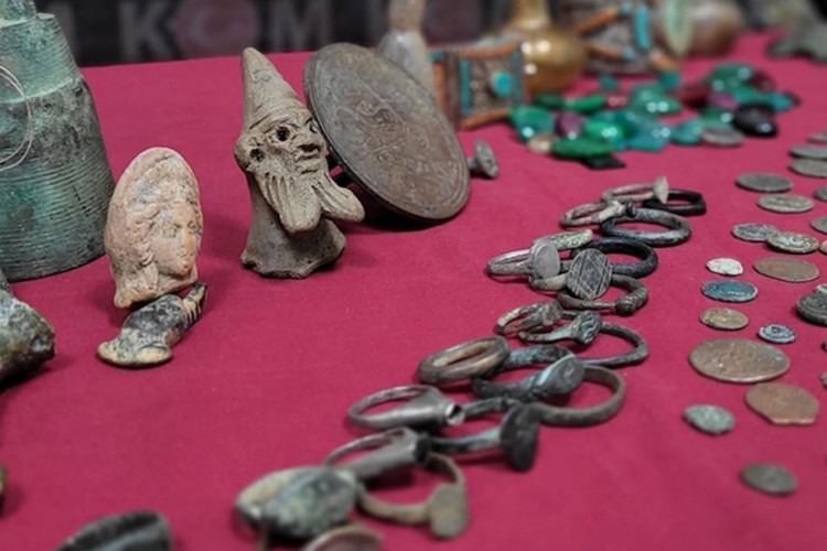 İzmir'de 3 bin 380 tarihi eser ele geçirildi