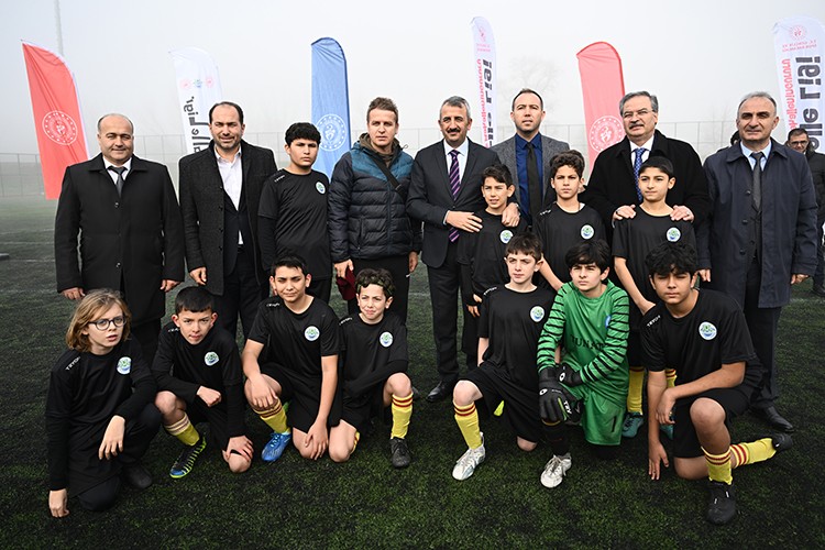 Çocuklar Mahalle Ligi'nde sporla tanışıyor