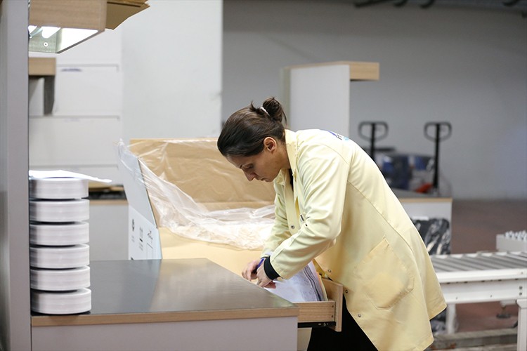 Niğde'de ilk fazı tamamlanan tesiste yıllık 7 bin ton likra üretiliyor