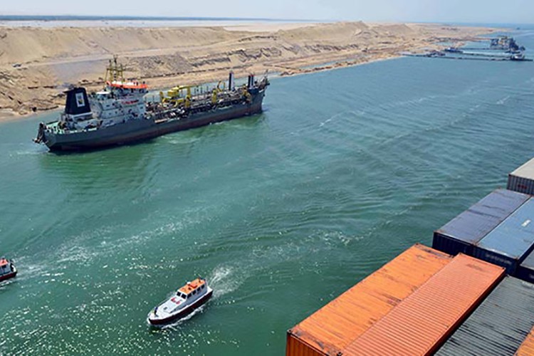 Süveyş Kanalı gelirlerini artırdı