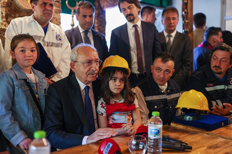 "Gencecik çocuklar işsiz ama 3.5 milyon Suriyeli'miz var"