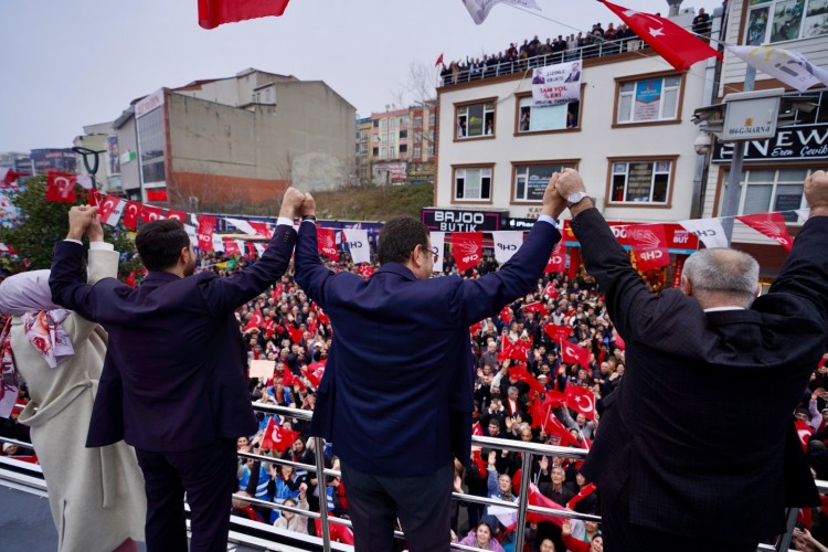 ARNAVUTKÖY'DE, İMAMOĞLU VE ARAS COŞKUSU