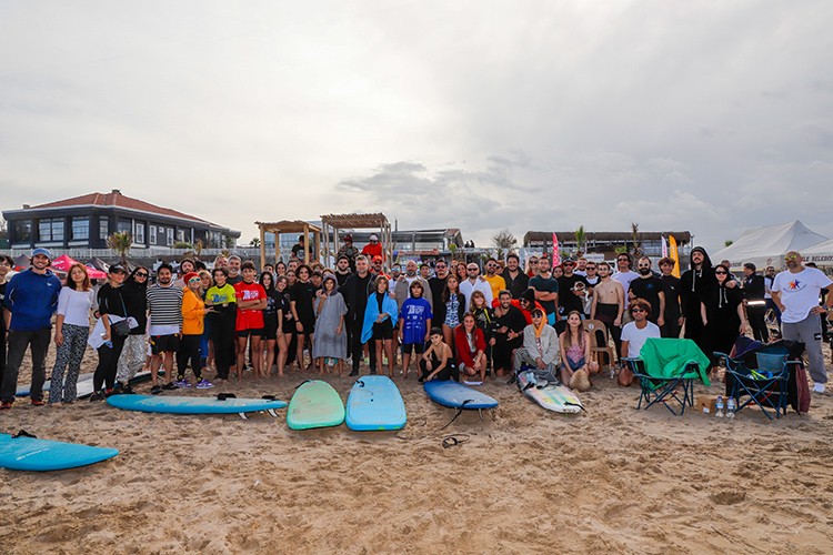 Şile Sahillerinde Sörf Tahtaları Karadeniz'le Buluştu