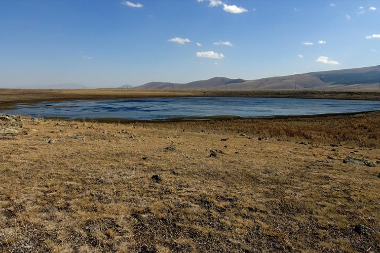 Asboğa Gölü'nde su 60 metre çekildi