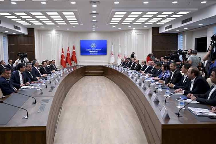 Kamu toplu sözleşme görüşmelerinde son saatler