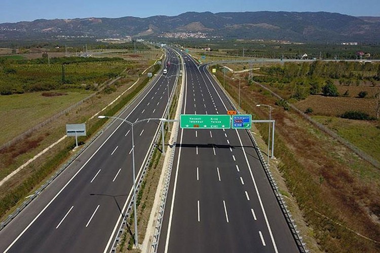 İstanbul-İzmir 3.5 saat oluyor