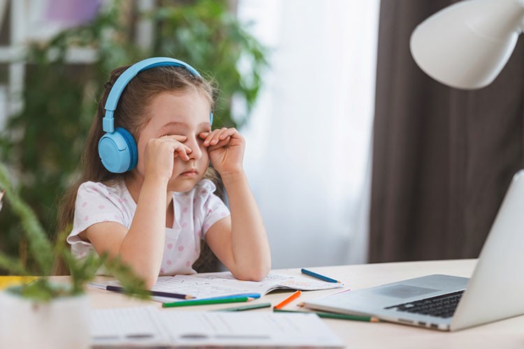 Çocuklarda sinsi göz hastalığına dikkat