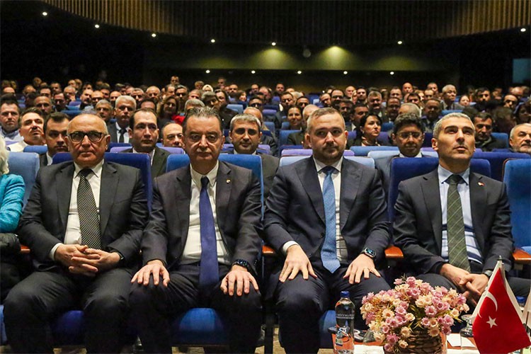 Karahan, Uşak'ta iş dünyası temsilcileriyle bir araya geldi