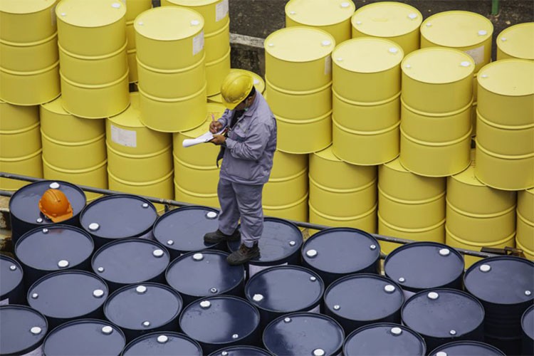 Petrolün fiyatı yüzde 0.5 geriledi