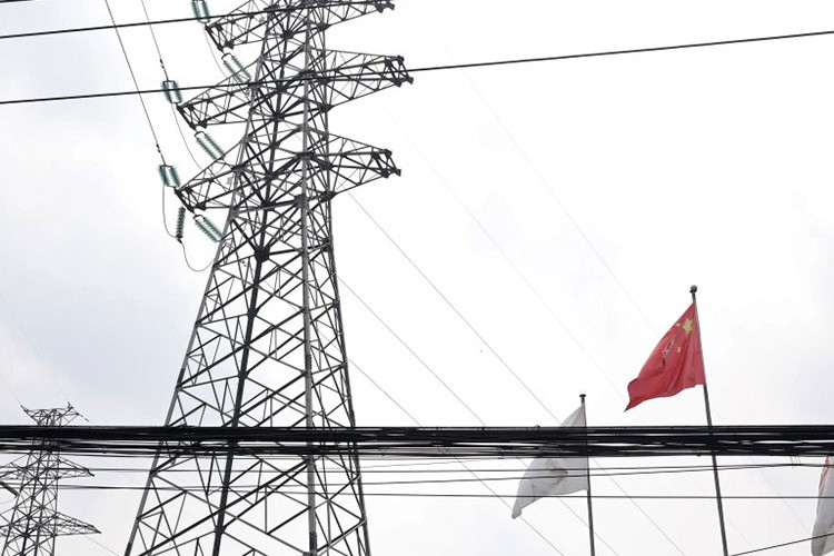 Rusya, Çin'e elektrik sevkiyatını azaltmaya başladı