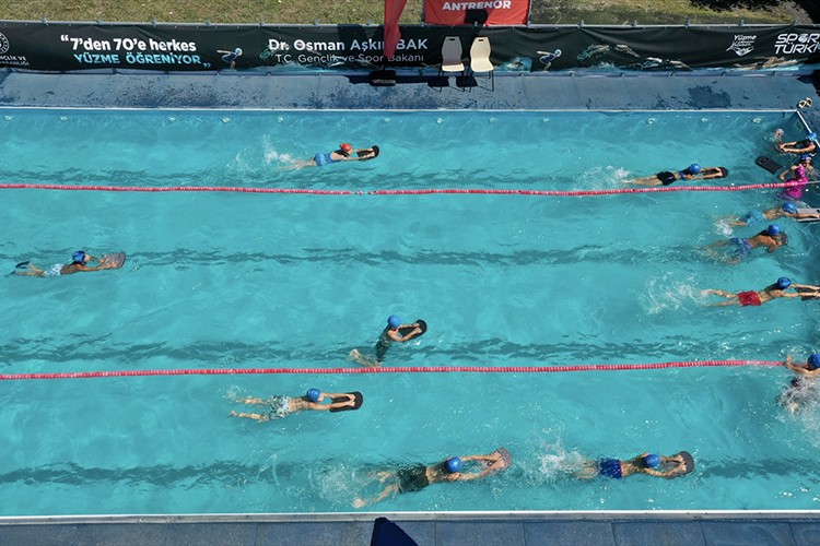 Giresun'da 25 bin çocuk ve genç yüzme öğrendi
