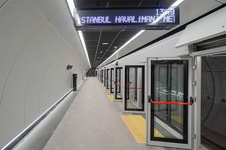Gayrettepe-İstanbul Havalimanı-Arnavutköy metro hattında yolcu rekoru