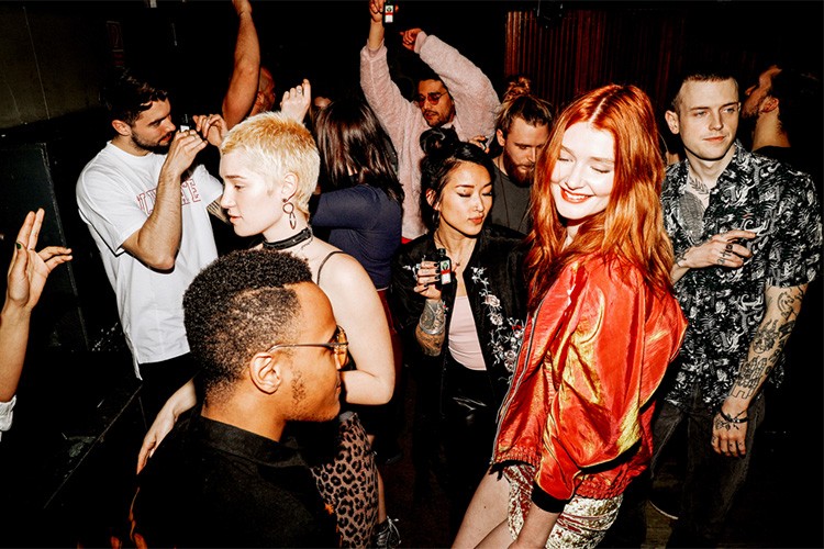 Berlin gece hayatına dönüyor