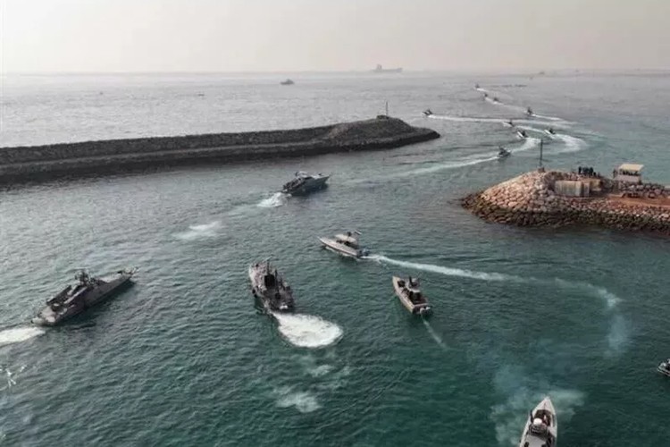 İran: "Hürmüz Boğazı'nda tam kontrol sağladık"