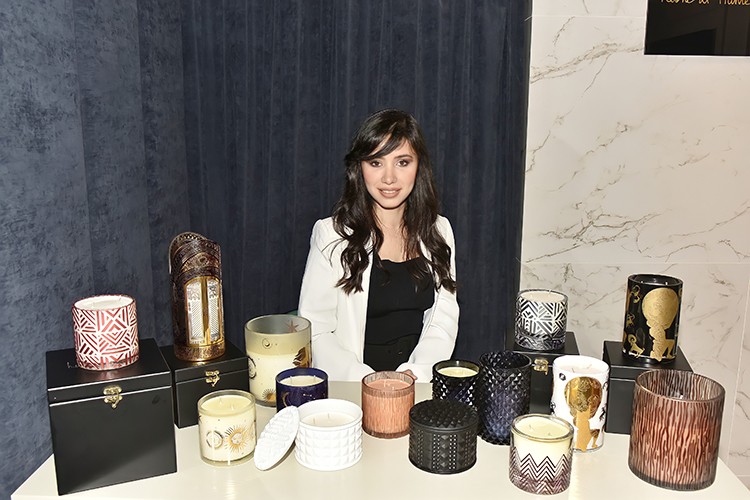 Mumdan sanat eserleri Arnavutköy mağazasında